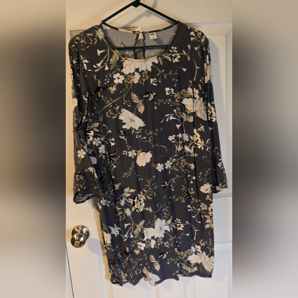 Gray and White Dress Floral DRE